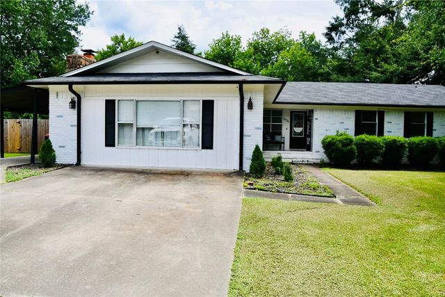 2921 Honeysuckle Lane, Russellville, AR 72801