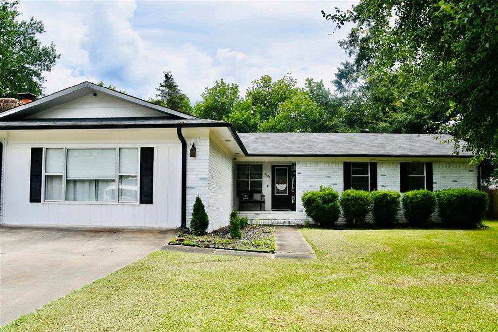 2921 Honeysuckle Lane, Russellville, AR 72801