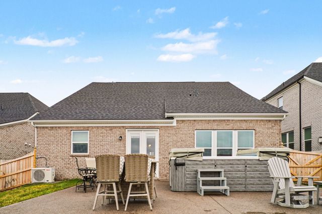 267 Pin High Dr, Mount Juliet, TN 37122