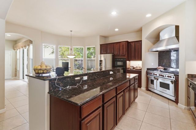 3762 Clubside Ln, Sacramento, CA 95835