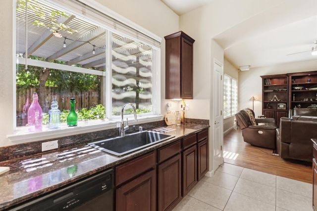 3762 Clubside Ln, Sacramento, CA 95835