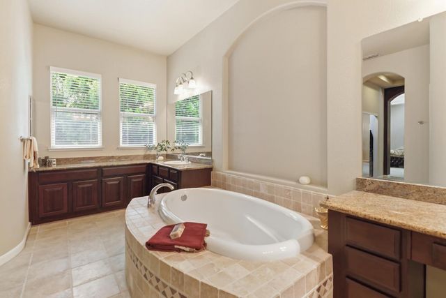 3762 Clubside Ln, Sacramento, CA 95835