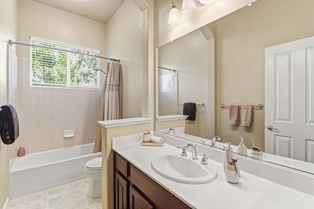 3762 Clubside Ln, Sacramento, CA 95835