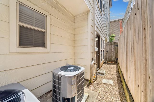 6304 Prague Street, Houston, TX 77007