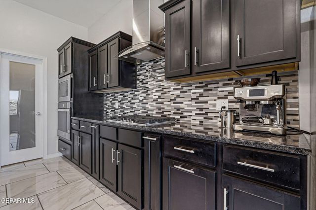 7480 NORTE CHILE Way, El Paso, TX 79934