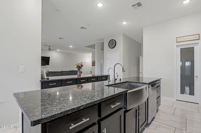 7480 NORTE CHILE Way, El Paso, TX 79934