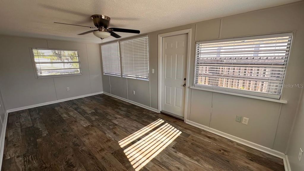 Image 17 of property listing at 425 PALMETTO DRIVE, Venice, FL 34293