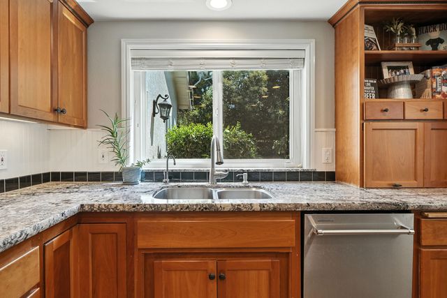 3401 Toro Way, Redding, CA 96002