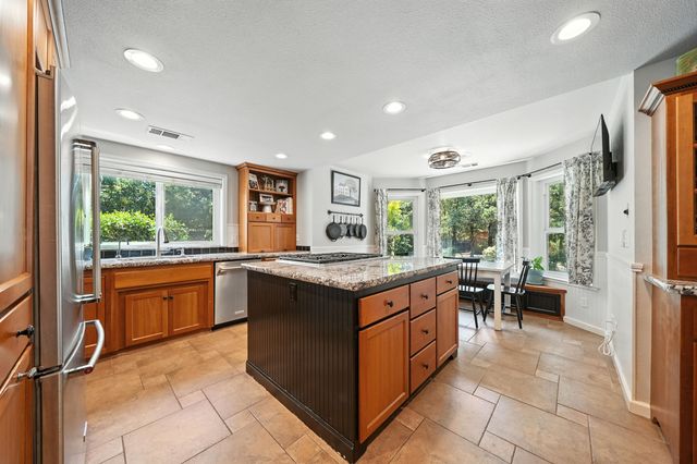 3401 Toro Way, Redding, CA 96002