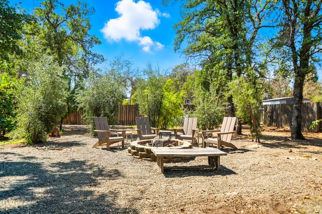 3401 Toro Way, Redding, CA 96002