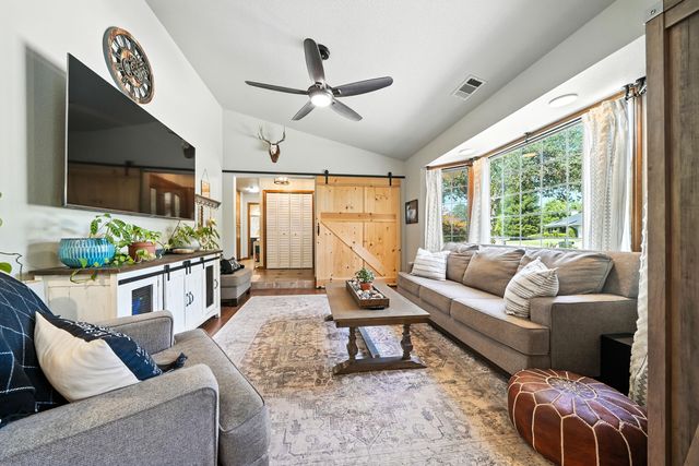 3401 Toro Way, Redding, CA 96002