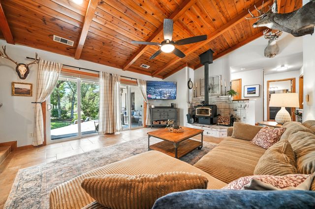 3401 Toro Way, Redding, CA 96002