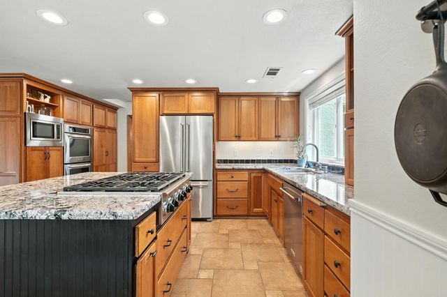 3401 Toro Way, Redding, CA 96002