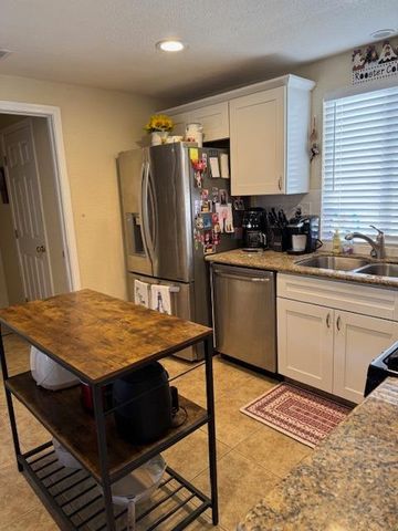 1902 Venetian Dr, Stockton, CA 95207