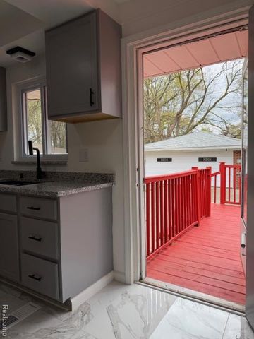 3234 Poplar Avenue, Warren, MI 48091