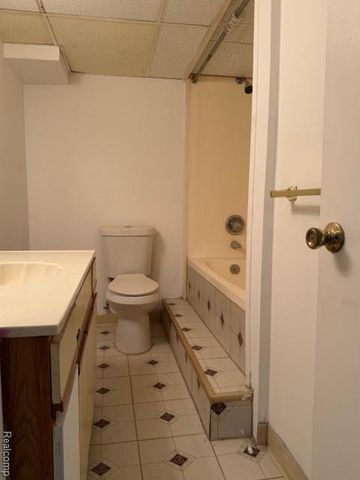 3234 Poplar Avenue, Warren, MI 48091