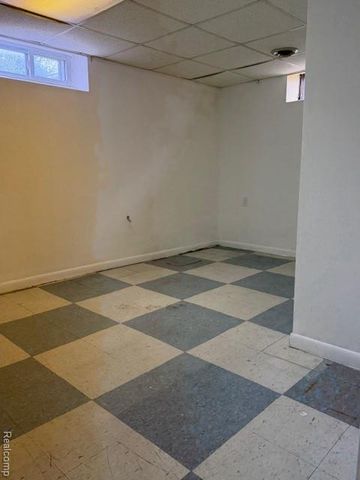 3234 Poplar Avenue, Warren, MI 48091