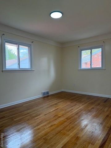 3234 Poplar Avenue, Warren, MI 48091