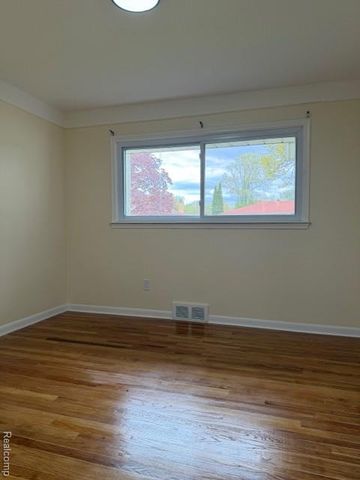 3234 Poplar Avenue, Warren, MI 48091