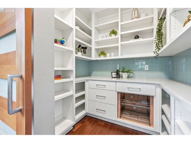 1336 Ne HOLLAND St, Portland, OR 97211