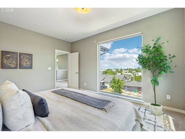 1336 Ne HOLLAND St, Portland, OR 97211