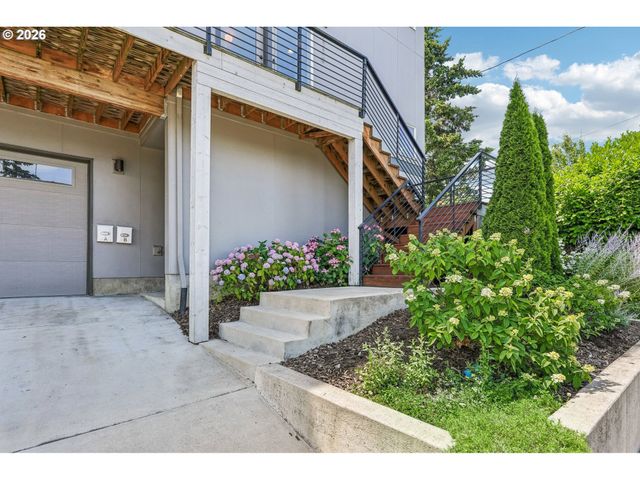 1336 Ne HOLLAND St, Portland, OR 97211