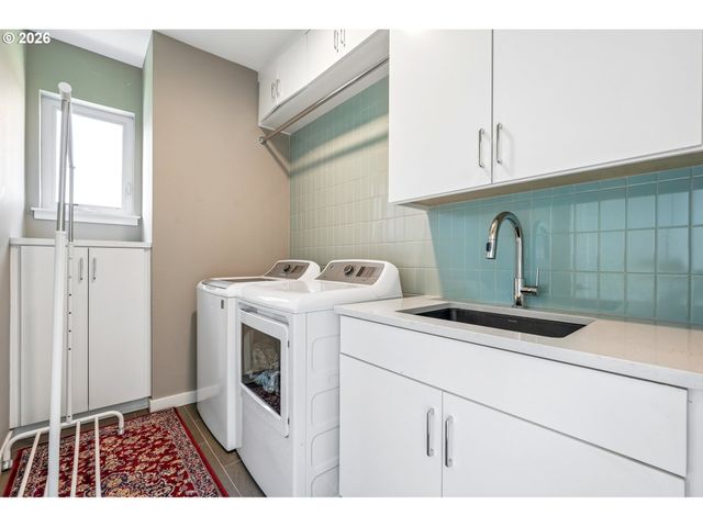 1336 Ne HOLLAND St, Portland, OR 97211