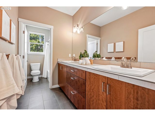 1336 Ne HOLLAND St, Portland, OR 97211