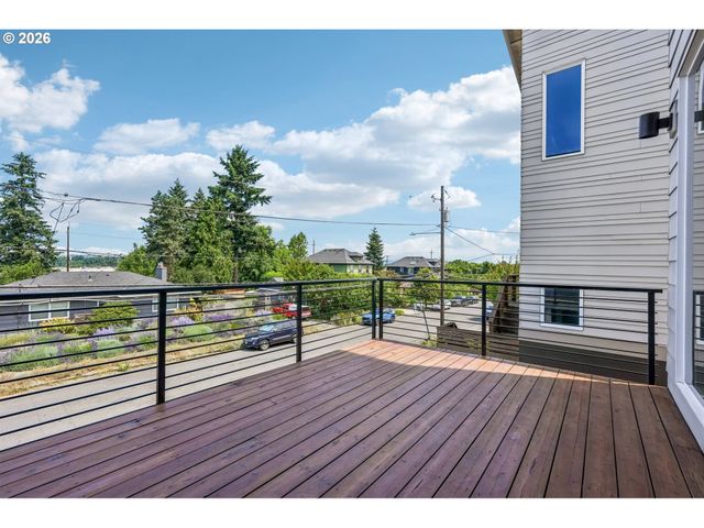 1336 Ne HOLLAND St, Portland, OR 97211