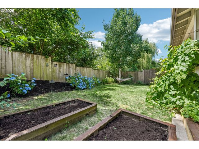 1336 Ne HOLLAND St, Portland, OR 97211