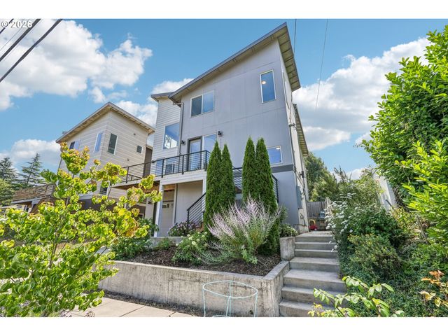 1336 Ne HOLLAND St, Portland, OR 97211
