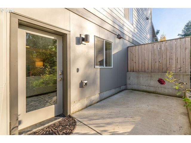 1336 Ne HOLLAND St, Portland, OR 97211