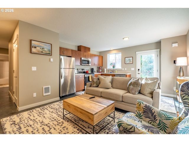 1336 Ne HOLLAND St, Portland, OR 97211