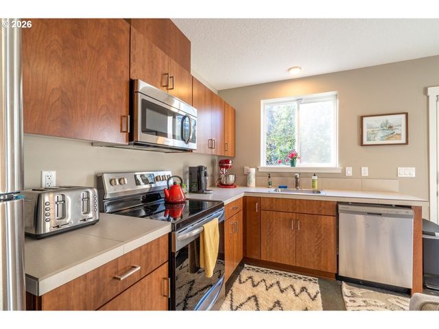 1336 Ne HOLLAND St, Portland, OR 97211
