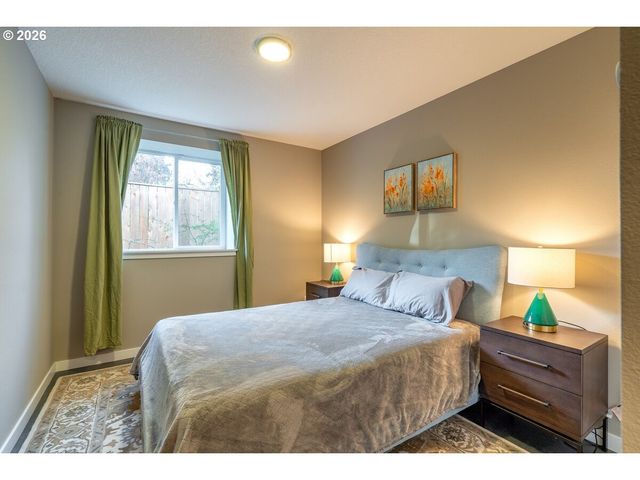 1336 Ne HOLLAND St, Portland, OR 97211