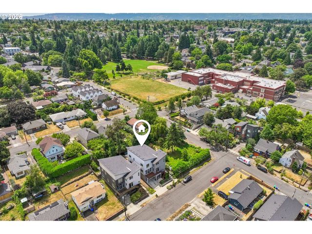 1336 Ne HOLLAND St, Portland, OR 97211