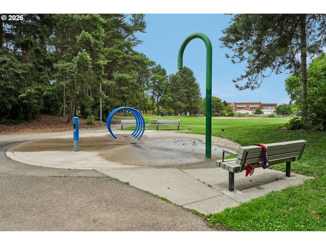 1336 Ne HOLLAND St, Portland, OR 97211