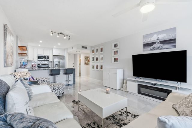1516 S Lakeside Drive 408, Lake Worth Beach, FL 33460