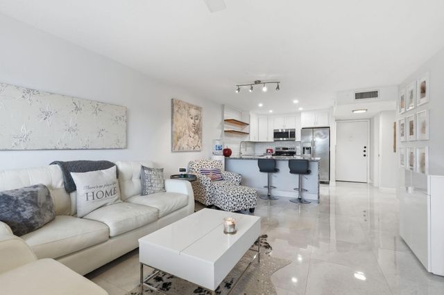 1516 S Lakeside Drive 408, Lake Worth Beach, FL 33460