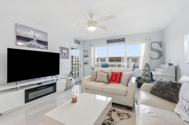 1516 S Lakeside Drive 408, Lake Worth Beach, FL 33460