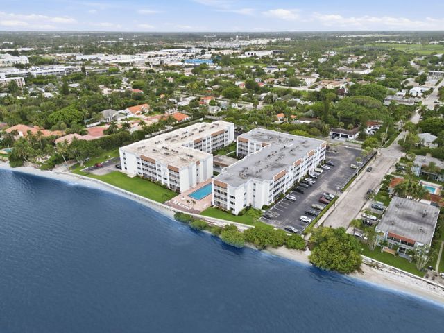 1516 S Lakeside Drive 408, Lake Worth Beach, FL 33460