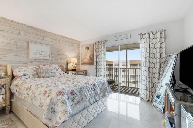 1516 S Lakeside Drive 408, Lake Worth Beach, FL 33460
