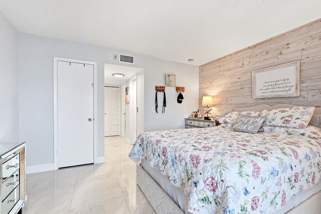 1516 S Lakeside Drive 408, Lake Worth Beach, FL 33460
