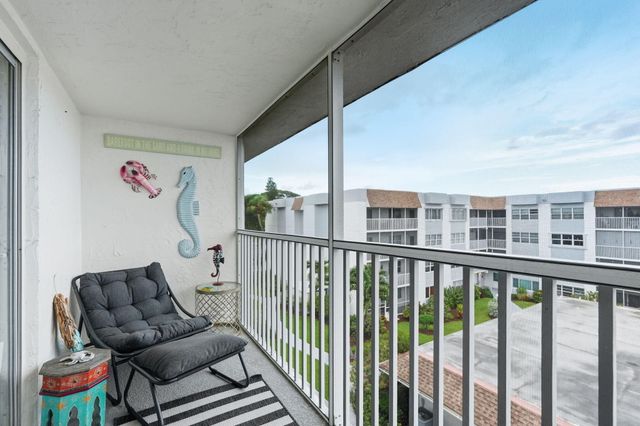 1516 S Lakeside Drive 408, Lake Worth Beach, FL 33460