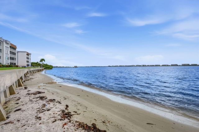 1516 S Lakeside Drive 408, Lake Worth Beach, FL 33460