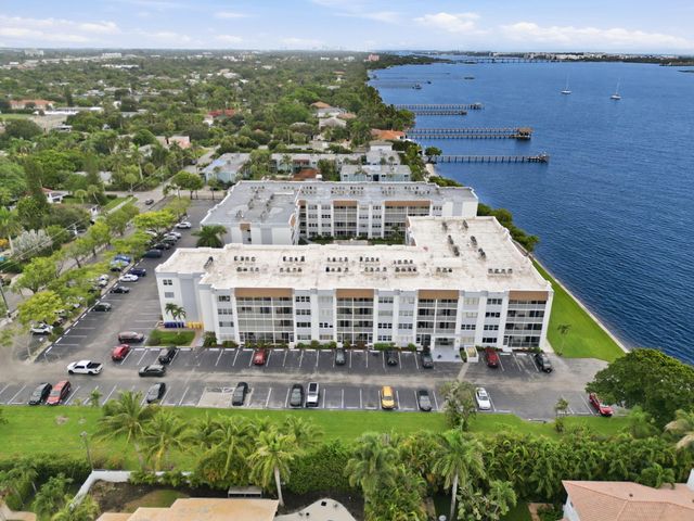 1516 S Lakeside Drive 408, Lake Worth Beach, FL 33460