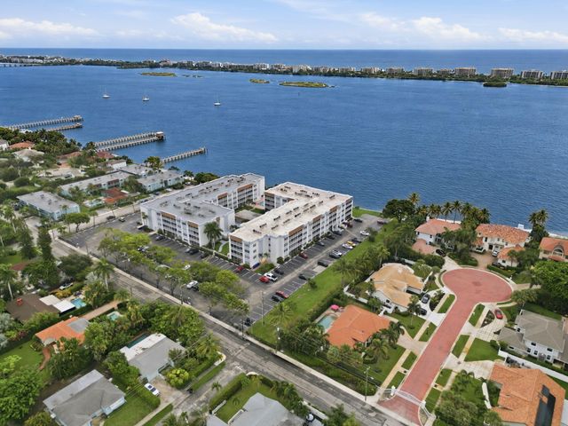 1516 S Lakeside Drive 408, Lake Worth Beach, FL 33460