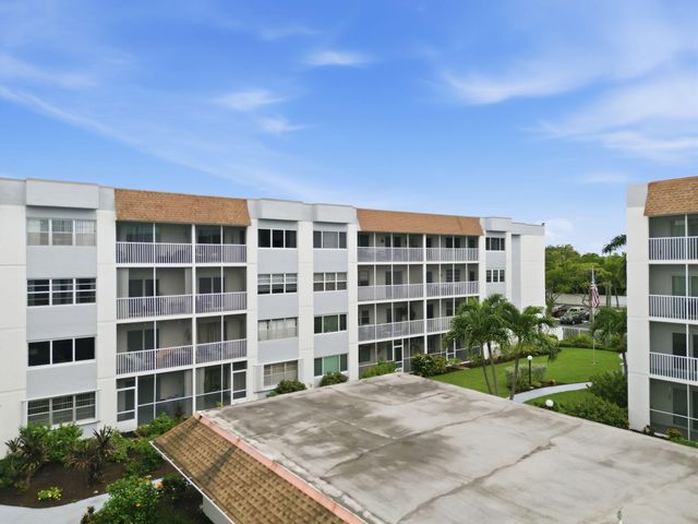 1516 S Lakeside Drive 408, Lake Worth Beach, FL 33460
