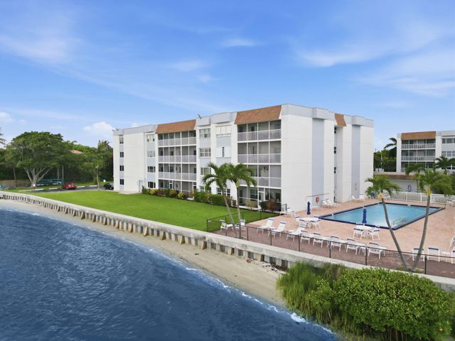 1516 S Lakeside Drive 408, Lake Worth Beach, FL 33460