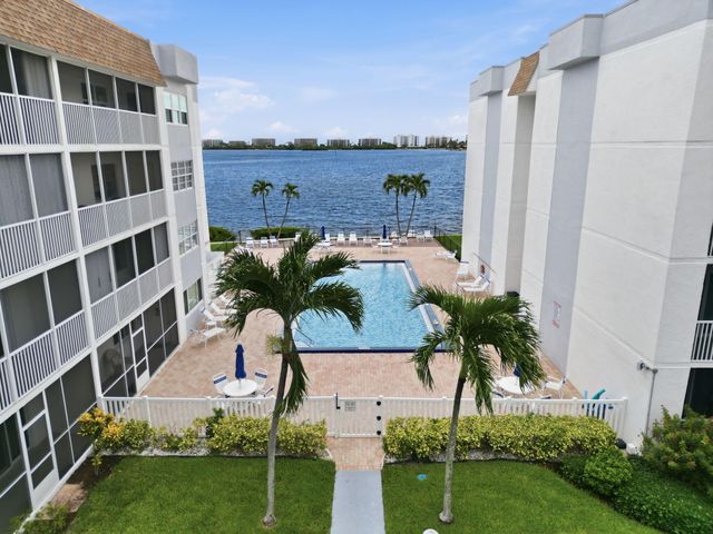 1516 S Lakeside Drive 408, Lake Worth Beach, FL 33460